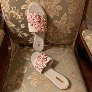 Straw Breaded Flower Flats